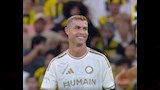 بسبب ورقة المدير الفني.. لقطة طريفة بين رونالدو ولاعب اتحاد جدة