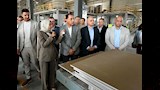 مدبولي يفتتح مصنعًا جديدًا لمواد البناء بالسخنة (7)