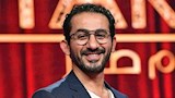 "شاطئ البحر وأغاني شيرين"..  كيف يقضي أحمد حلمي آخر أيام الصيفية؟