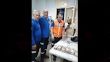 طاقم إسعاف يعثر على مبلغ كبير بحوزة مصاب ويسلمونه لأسرته (2)