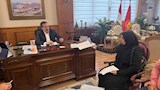 محافظ بورسعيد مع السيدة
