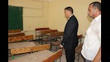المحافظ يسأل عن "القمامة" والمديرة ترد بـ"الفواتير".. حوار ساخن داخل مدرسة بالقليوبية -صور