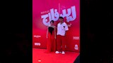 سوزي وخطيبها مونلي في عرض فيلم ريد فلاج (2)