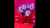 سوزي وخطيبها مونلي في عرض فيلم ريد فلاج (1)