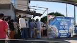 "انبسطوا وكلوا بألف هنا".. موقف مفاجئ من محافظ السويس مع سيدات داخل محل أسماك -صور