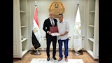 مدير مدرسة برقطا يحسم الجدل بعد تكريم وزير التعليم مستمر في عملي  (6)