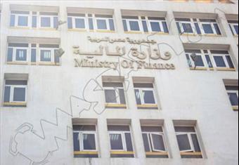 المالية تعلن الانتهاء من مشروع قانون لتنظيم حوافز العاملين بقطاع الصحة