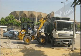 بعد اشتباكات الأزهر.. نظافة القاهرة ترفع 10 طن مخلفات بطريق النصر