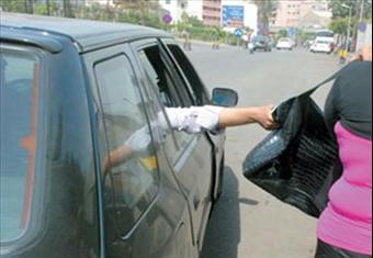 ضبط عاطل لسرقته حقائب السيدات بأسلوب الخطف بشبرا