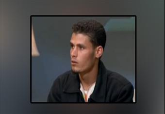 بالفيديو..الناجي الوحيد من صحراء ليبيا: ''ابن عمي مات من العطش على يدي''