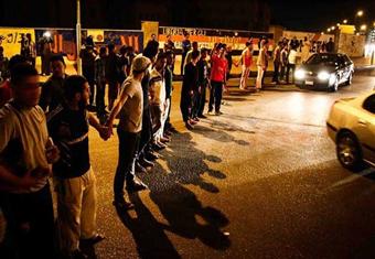 طلاب المدينة الجامعية بالقاهرة يقطعون الطريق تضامنا مع زملائهم بالأزهر