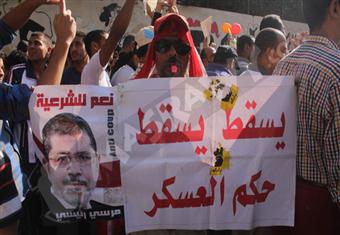 أنصار مرسي يعلنون انتهاء مسيرتهم بعد تعطيل المرور بشارع الهرم