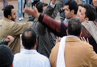اشتباكات بالأيدي بين أنصار مرسي ومؤيدي السيسي بالمعادي