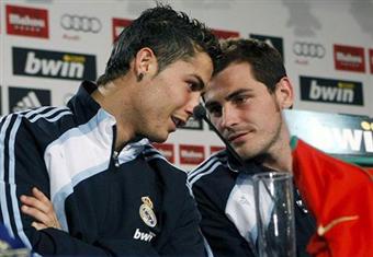 كاسياس : سأصاب بالدهشة لو لم يفز رونالدو بالكرة الذهبية 