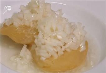 ''الجبنة الموسيقية''.. تحدث أصواتًا بعد تناولها (فيديو)