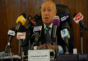 أبو شادي ينفي إلغاء بطاقات التموين الورقية