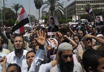 مسيرة لأنصار مرسي بمدينة نصر بلافتات :'' عفاريت ضد الإنقلاب''