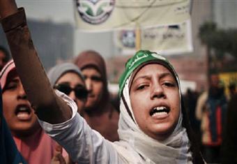 رويترز: الجماعة تستعين بـ''الأخوات'' لمواجهة الدولة