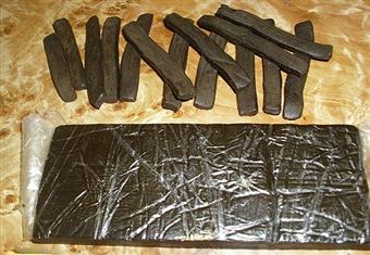 بينهم سيدتان.. ضبط 4 أشخاص بحوزتهم مخدرات وسلاح ناري بالموسكي