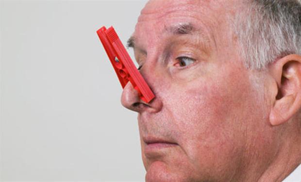 فقدان تام لحاسة الشم . “الأنوسميا”