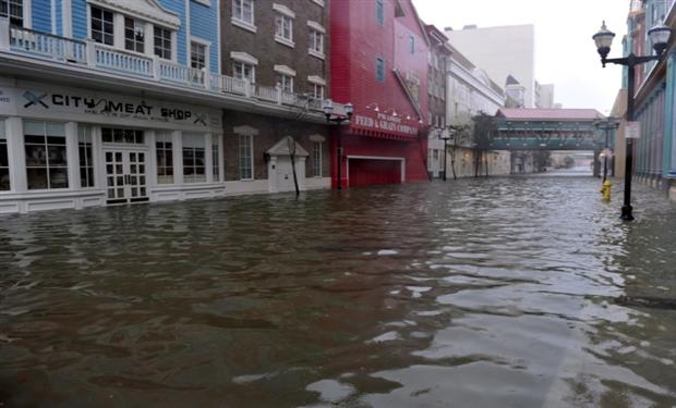 بسبب "ماركو" و"لورا" ولاية أمريكية تأمر بإجلاء السكان