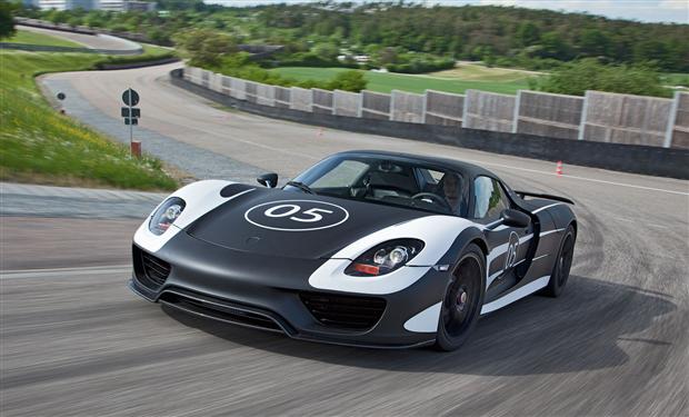 تجارب على سيارة بورش الخارقة من طراز “918 سبايدر”