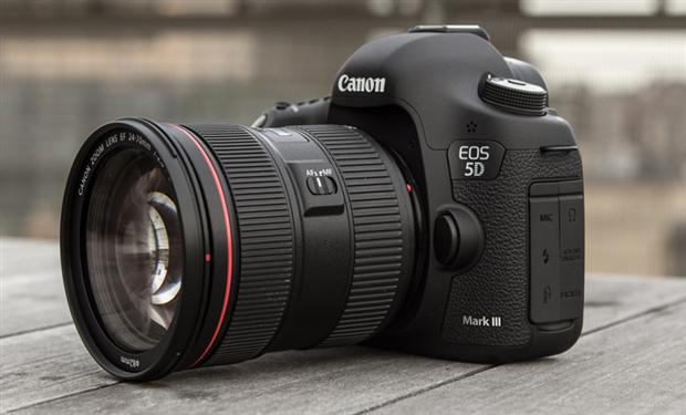 كانون تطور من قدرات الكاميرا EOS 5D Mark III