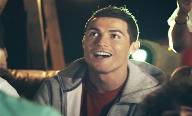 رونالدو يشارك إعلان PES2013 مع متابعيه بتويتر