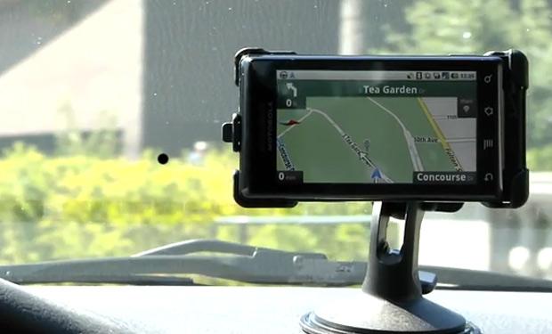 أيهما أفضل.. تطبيقات الملاحة أم أجهزة GPS الخاصة