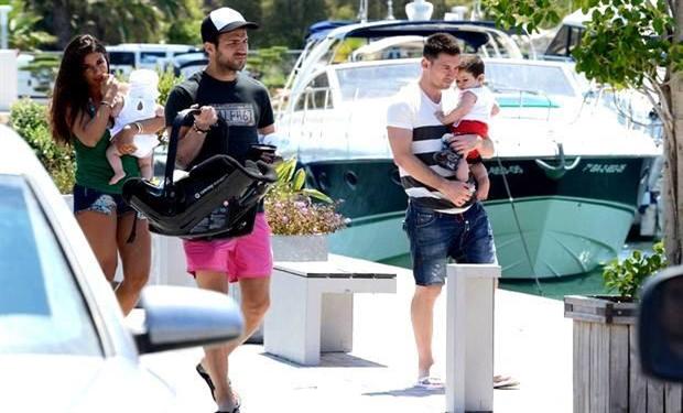 بعد تلقيه لوحة بأحجار الشواروفسكي الملوّنة .. ليونيل ميسي في إيبيزا