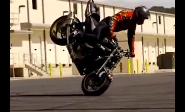 استعراض ومهارة خرافية بالدراجات النارية