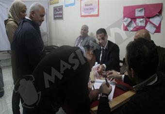 قاضية: سيتم إرسال نتيجة الفرز في رسالة نصية إلى اللجنة العليا للانتخابات 