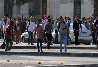 اشتباكات بين طلاب الإخوان بجامعة القاهرة وأهالي بين السرايات 