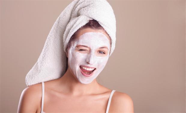 تعانى من بشرة مرهقة ..جربى ماسك الجبنة البيضاء 