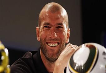 زيدان: فوز كريستيانو ليس فضيحة ولكن ريبيري كان يستحق شيئا ما