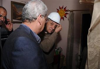 وزير الإسكان يزور المنازل المتأثرة بانفجار مديرية الأمن