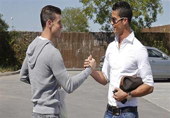 أنشيلوتي: بيل لن يلعب كجناح أيسر بسبب كريستيانو 