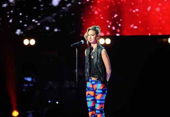 بالصور.. منافسة حامية بين عاصي وشيرين على متسابقي The voice