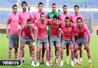 بالفيديو.. استمراراً للتخبط الإداري.. الزمالك يواجه الجيش بقميص مختلف في كل شوط