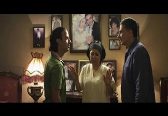 الجارديان: كاتب "أسرار عائلية" لا يجد مبرر منطقي للهجوم على الفيلم 