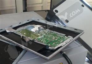 بالصور.. طلاب يحطمون البوابة الالكترونية أمام جامعة القاهرة