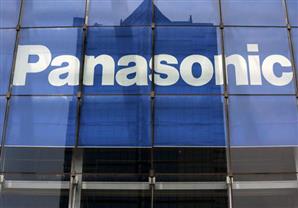 باناسونيك تقدم أول عدسة إسقاط قصيرة المرمي في العالم 