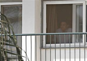 أسرة مبارك تصل ''المعادي العسكري'' للاحتفال معه بعيد القوات الجوية