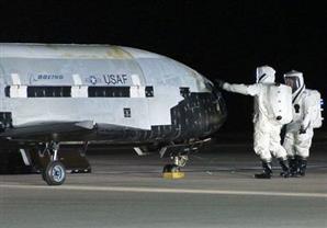 الاندبندنت: طائرة الفضاء الأمريكية عادت الأرض بعد مهمة تجسس استمرت عامين