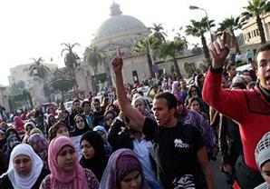 قوات التدخل السريع تنسحب من جامعة القاهرة إلى محيط القصر العيني