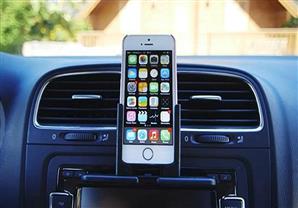 حامل مبتكر للهواتف الذكية بالسيارات