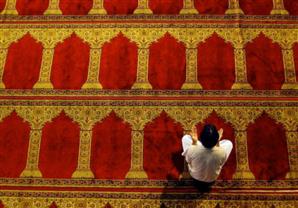 ما حكم القنوت في صلاة الفجر؟