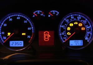 بالصور..تعرف على معاني الرموز الموجودة على لوحة القيادة