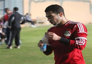 الجهاز الفني للمنتخب يحتفل بعيد ميلاد أحمد فتحي