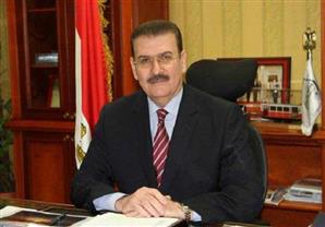 ''النقل'' توضح حقيقة تقبيل محافظ بني سويف يد الوزير بعد توفير ميزانية كوبري